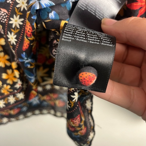 Farm rio Black Jujus Garden Blouse strawberry size small - Picture 8 of 10